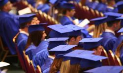 Universidade indenizará ex aluna por atraso na entrega de diploma
