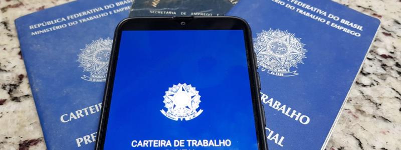 Anotação irregular em CTPS gera indenização