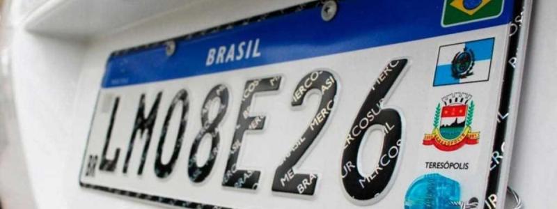 Novas placas de veículos serão obrigatórias em abril