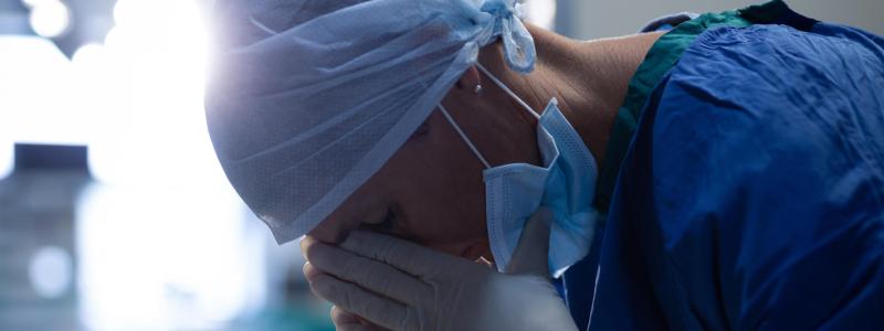 Médicos e planos de saúde devem indenizar por erro em cirúrgia