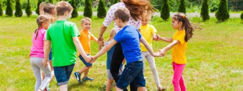 Mãe social, pressionada a não ter filhos, será indenizada