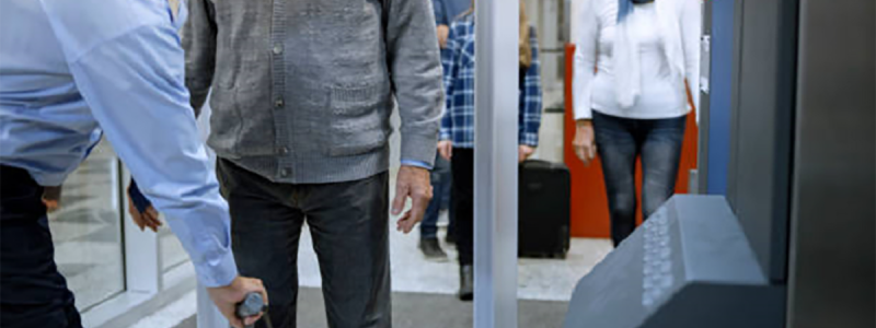 Revista humilhante em trabalhador lhe garante indenização