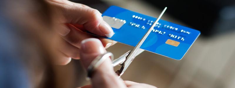 Banco não pode encerrar conta de correntista sem motivo justo