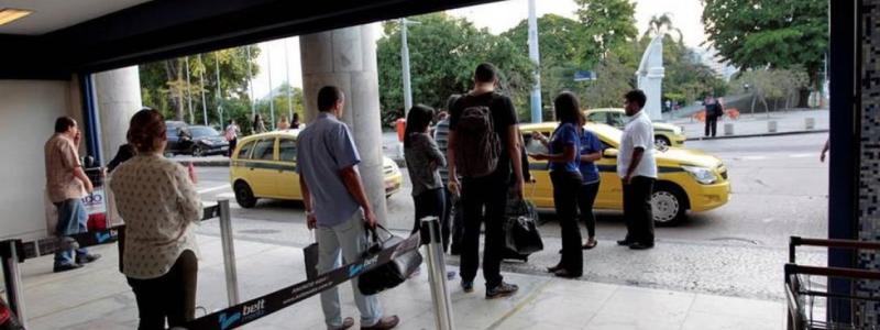 Empregado que ia de táxi para o trabalho receberá horas extras