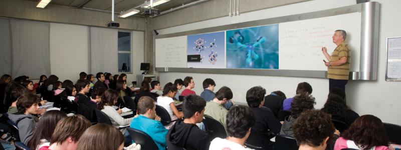  Cobrança indevida feita por universidade gera indenização