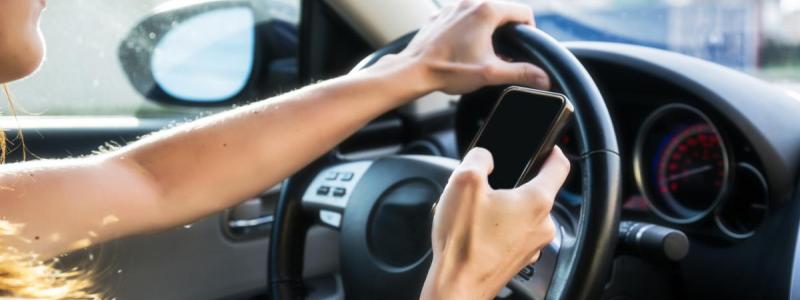 Projeto poderá agravar punições no uso de celular ao volante