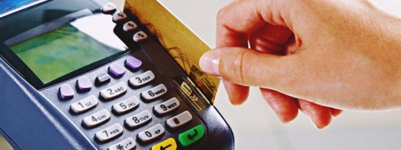 Empresa é condenada por bloquear valores de cartão de crédito