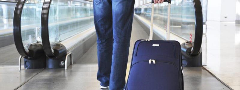 Passageiros com bagagem de mão ficam por último na fila de embarque