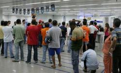 Bancos são autuados por demora no atendimento