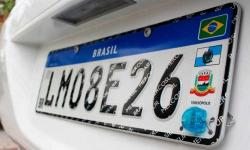 Novas placas de veículos serão obrigatórias em abril