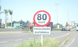 Cai obrigatoriedade de placas avisando sobre radares