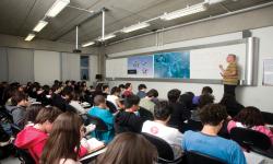 Cobrança indevida feita por universidade gera indenização
