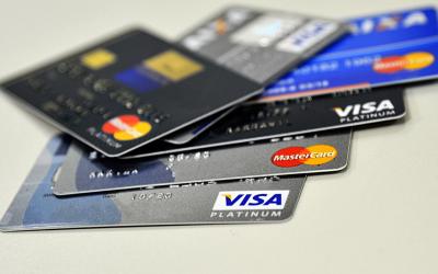 Venda casada de cartões é ilegal