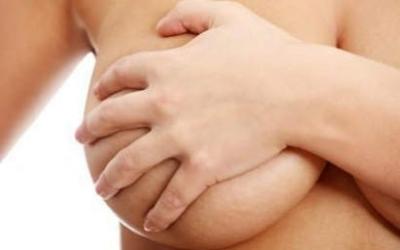 Cirurgião deverá indenizar paciente por deixar seios deformados