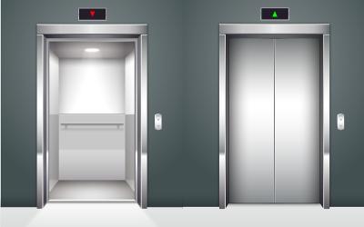 Condomínio deverá indenizar em danos morais por cortar elevador de inadimplente