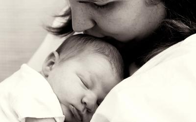 Mãe que teve depressão pós-parto recupera guarda de filho após cura