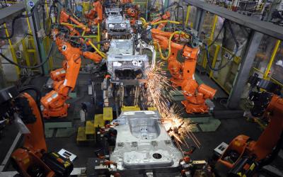 Veículo defeituoso obriga montadora a indenizar consumidor em danos morais