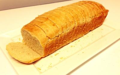 Consumidora encontrou objeto estranho em pão e será indenizada