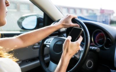 Projeto poderá agravar punições no uso de celular ao volante