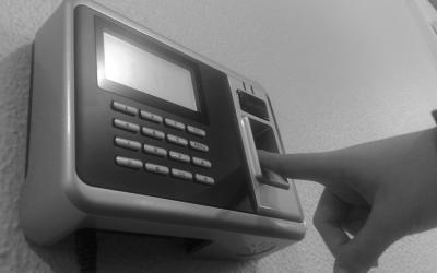 Ex-empregado comprova manipulação em controle de horário e receberá horas extras