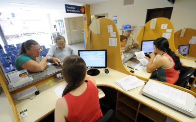 Banco não pode reter salário de correntista integralmente