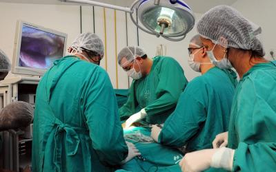 Paciente que não conseguiu ser operado em final de semana será indenizado
