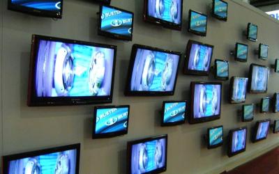 Loja deverá trocar aparelho de TV de consumidora