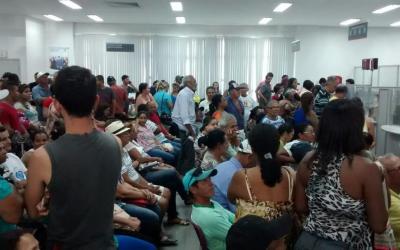 Cliente será indenizada por espera excessiva em fila bancária